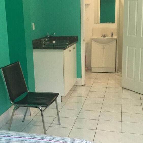 فندق Toronto North Travellers Home