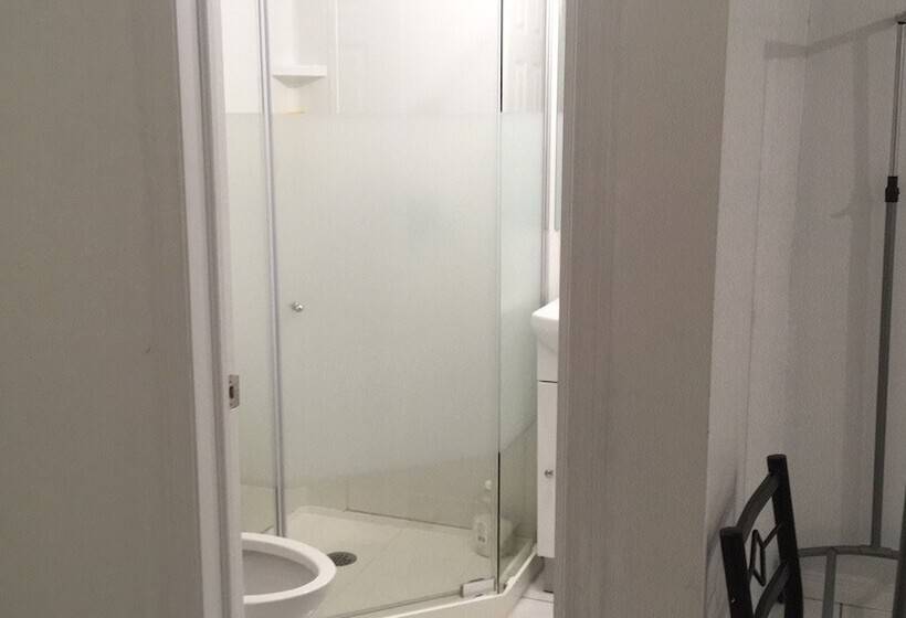 فندق Toronto North Travellers Home