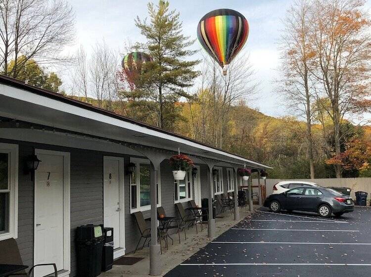 Sleep Woodstock Motel