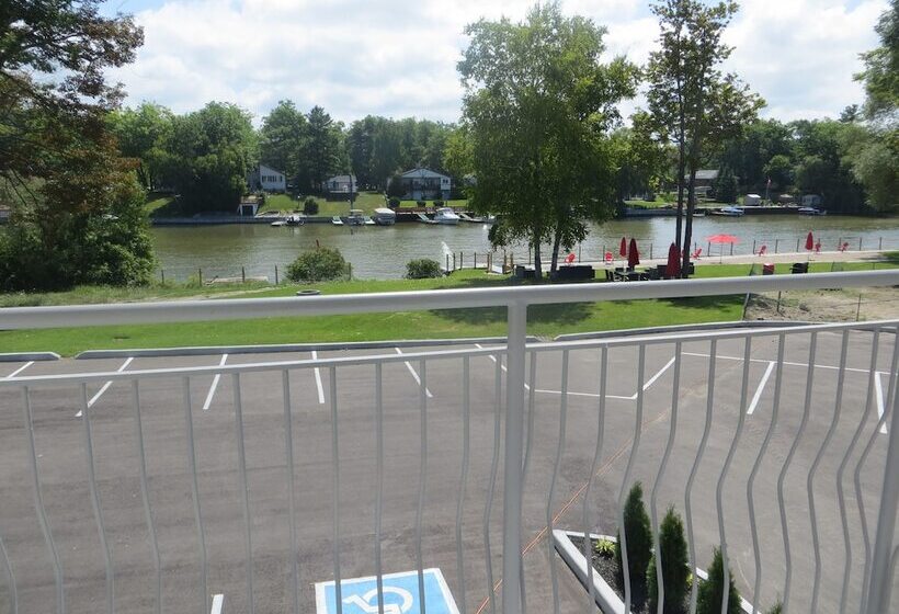 Wasaga Riverdocks Hotel Suites