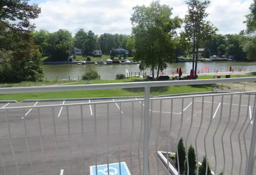 Wasaga Riverdocks Hotel Suites