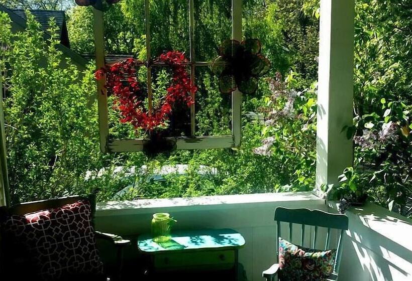 هتل Charles Street Holiday Home