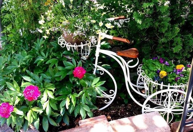 هتل Charles Street Holiday Home