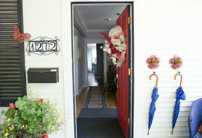 هتل Charles Street Holiday Home