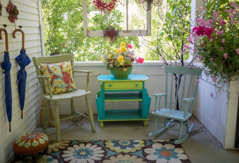 هتل Charles Street Holiday Home