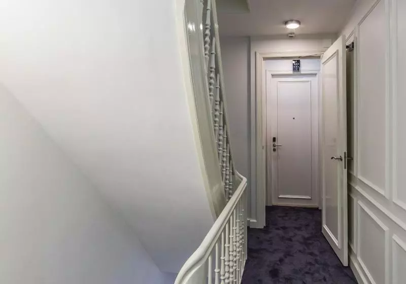 Hotel No. 377 House