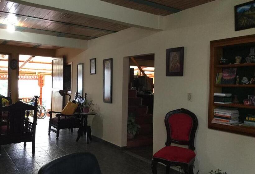 تختخواب و صبحانه Casa Pachamama