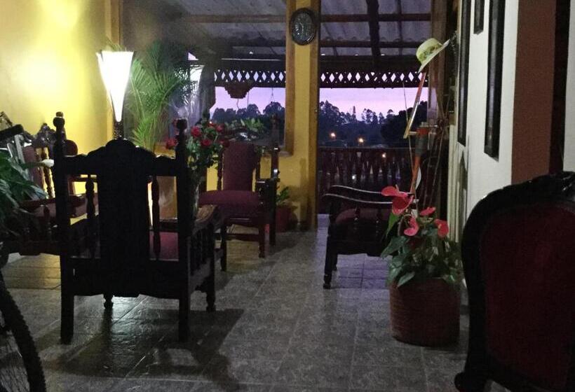 تختخواب و صبحانه Casa Pachamama