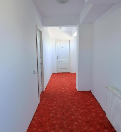 مبيت وإفطار Vila Gymy