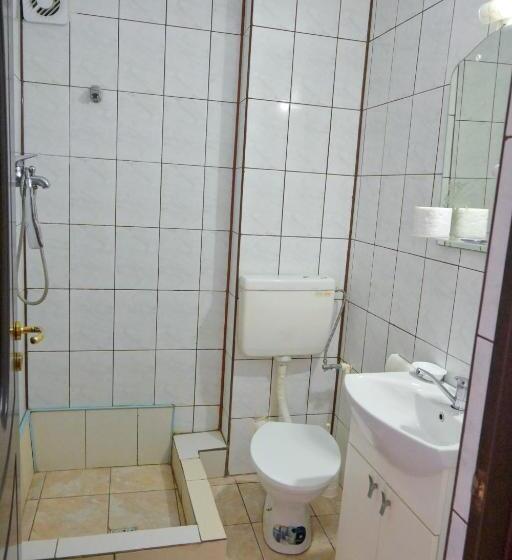 مبيت وإفطار Vila Gymy