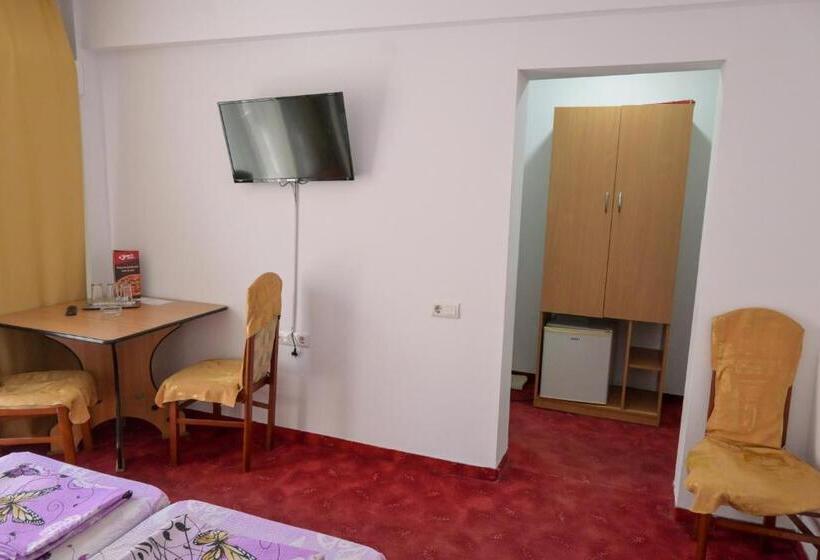 مبيت وإفطار Vila Gymy