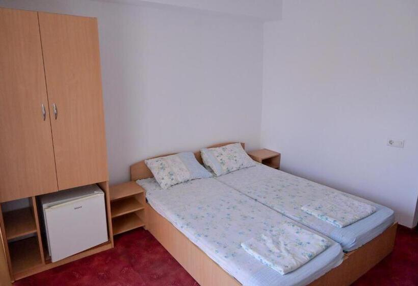 مبيت وإفطار Vila Gymy