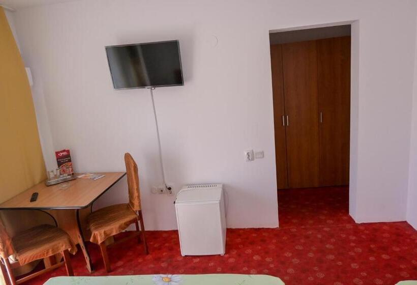 مبيت وإفطار Vila Gymy