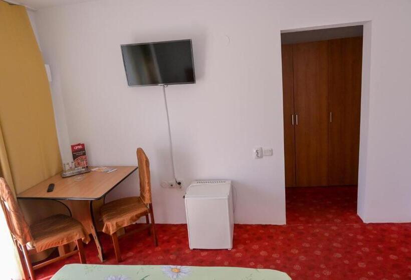 مبيت وإفطار Vila Gymy