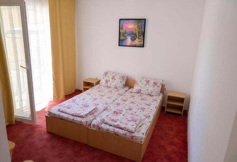 مبيت وإفطار Vila Gymy