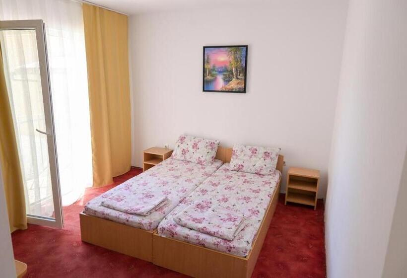 مبيت وإفطار Vila Gymy