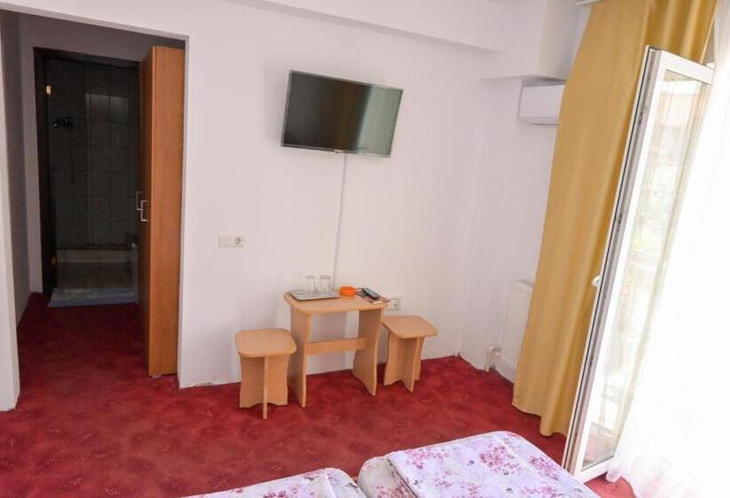 مبيت وإفطار Vila Gymy