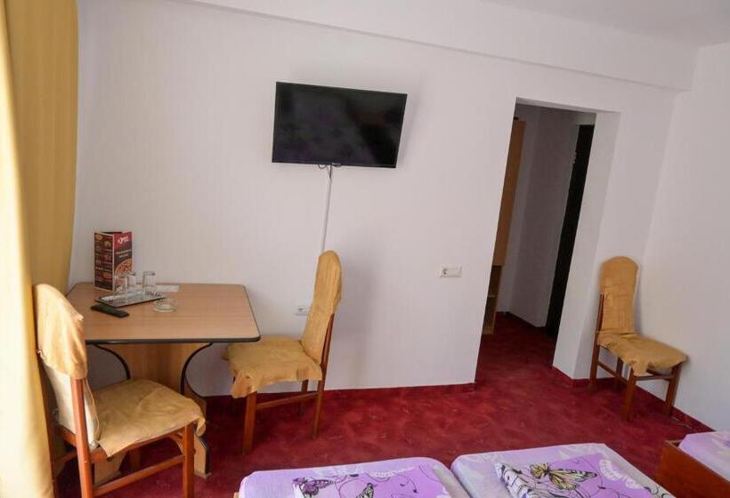 مبيت وإفطار Vila Gymy