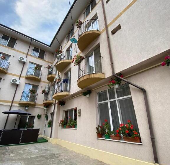 مبيت وإفطار Vila Gymy