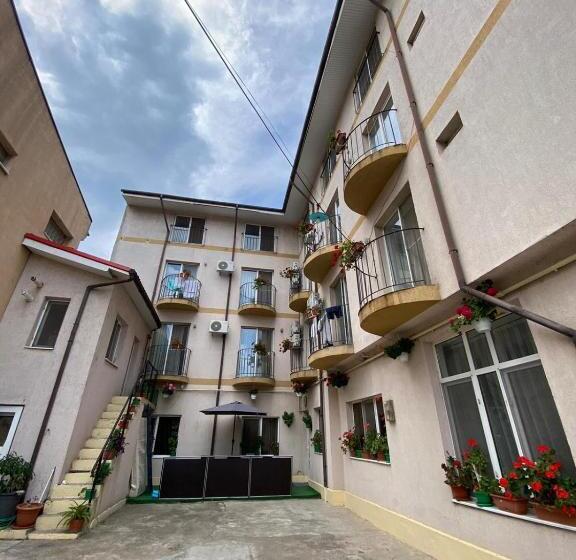 مبيت وإفطار Vila Gymy