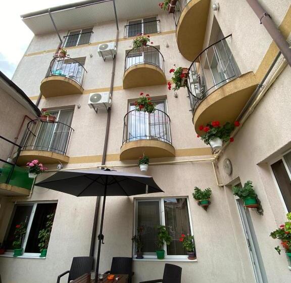 مبيت وإفطار Vila Gymy