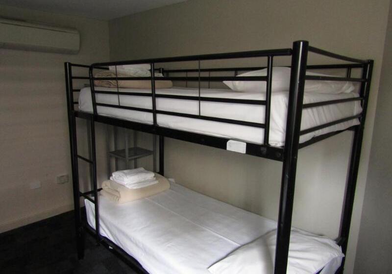 בית מלון כפרי Big Backpackers Hostel