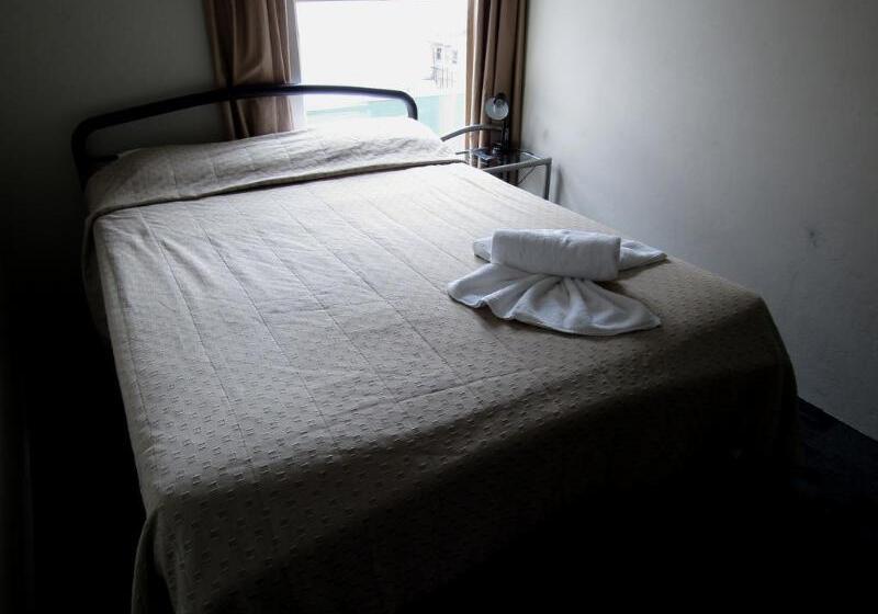 בית מלון כפרי Big Backpackers Hostel