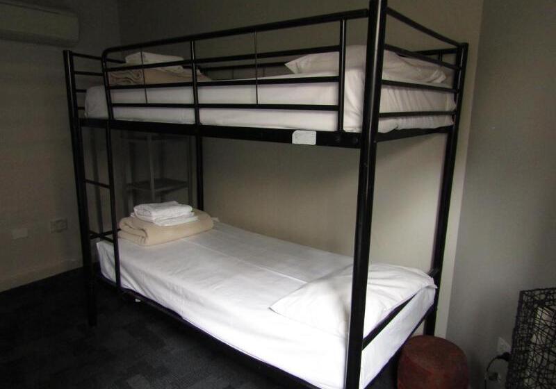 בית מלון כפרי Big Backpackers Hostel