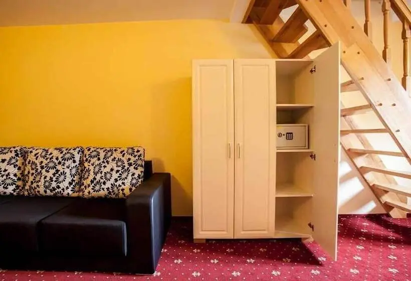 Hotel Extravagance