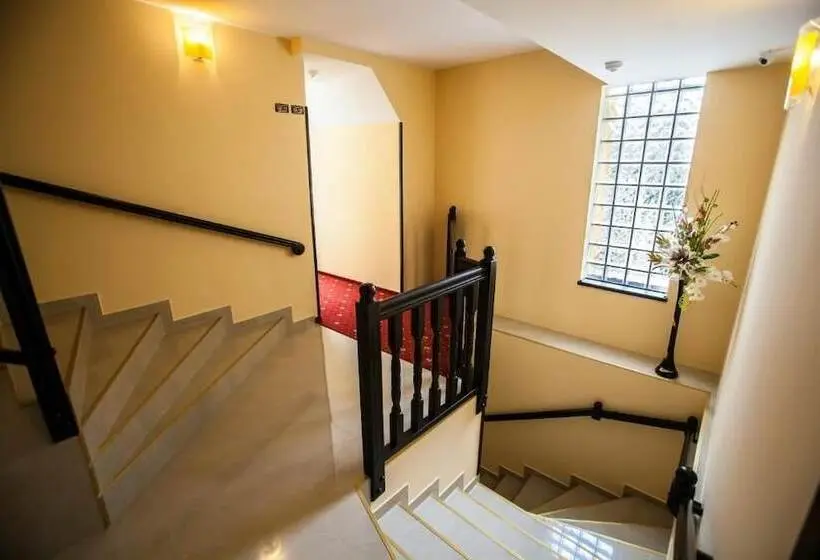 Hotel Extravagance