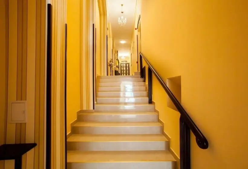 Hotel Extravagance