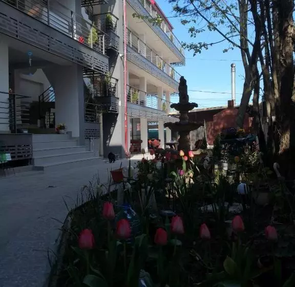 Hotel La John