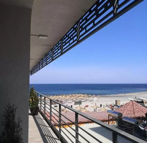 Hotel La John