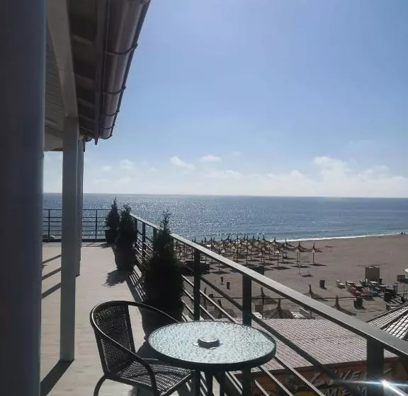 Hotel La John