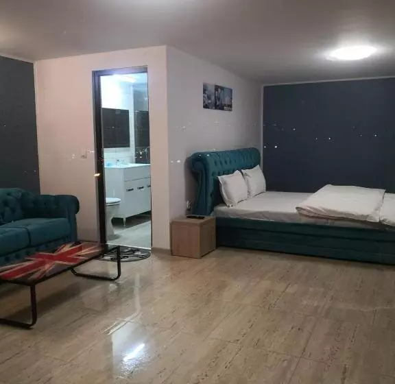 Hotel La John