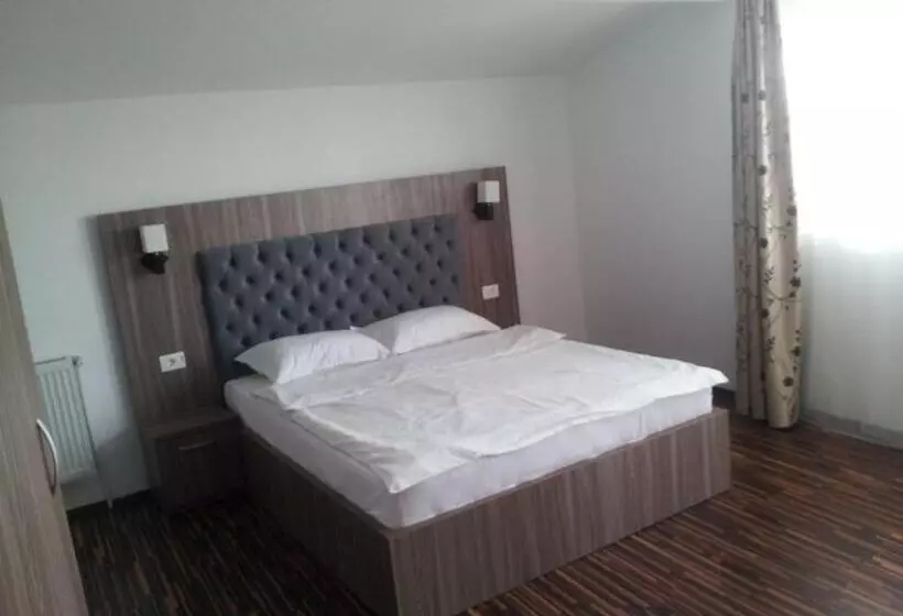 Hotel La John