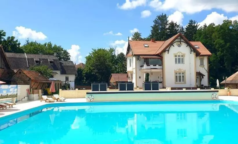 ホテル Palatul Brukenthal Avrig