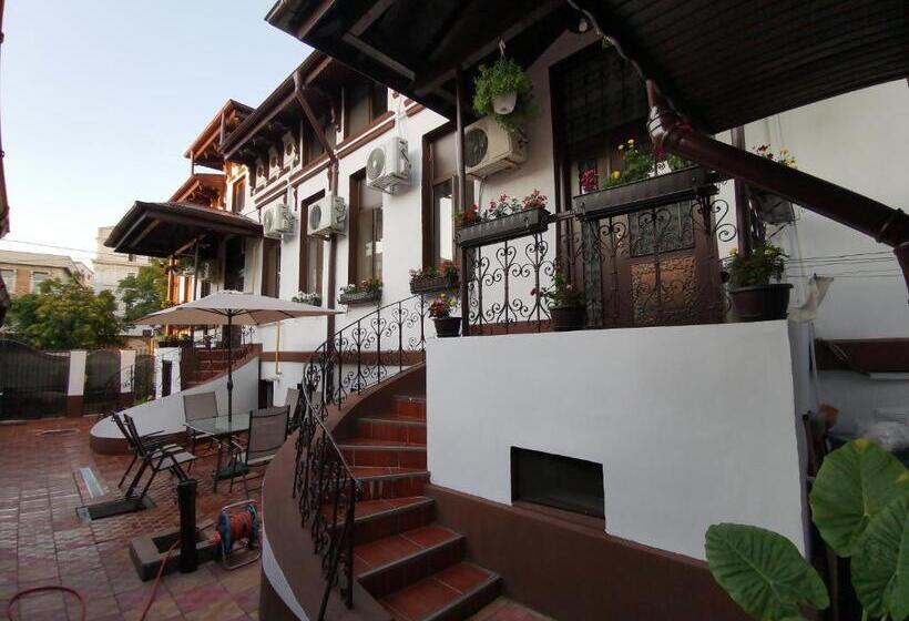 Joe Hostel