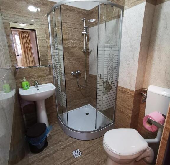 Joe Hostel