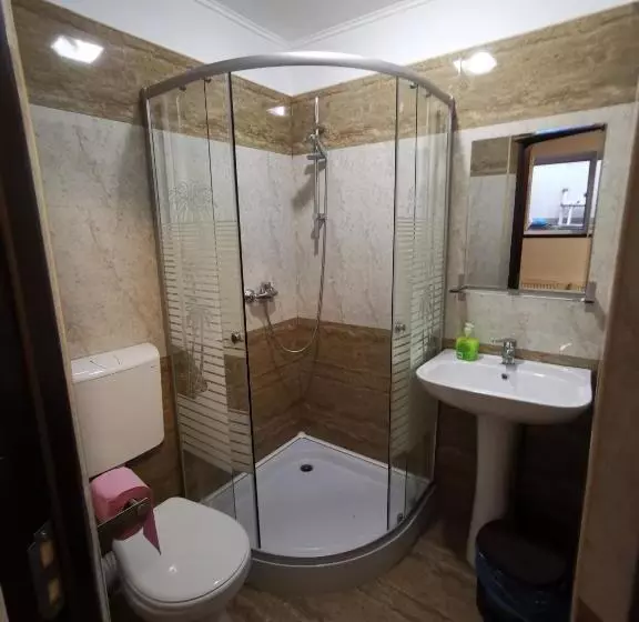 Joe Hostel