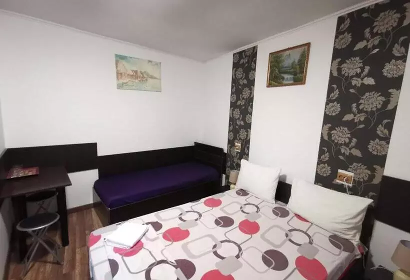 Joe Hostel