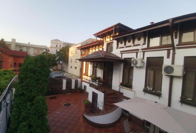 Joe Hostel