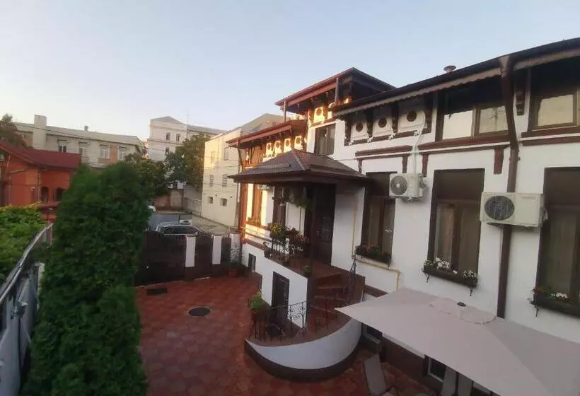 Joe Hostel