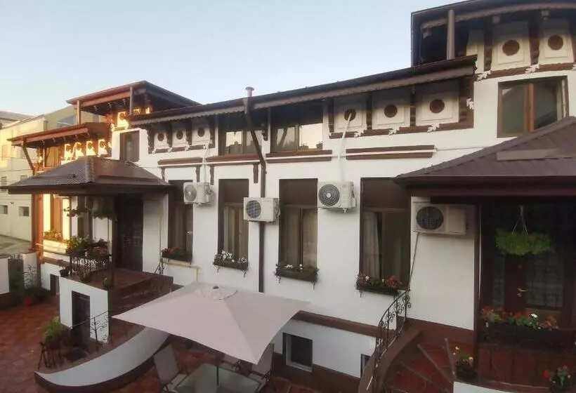 Joe Hostel