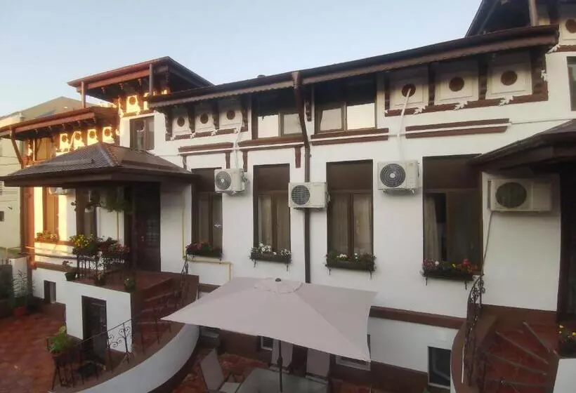 Joe Hostel