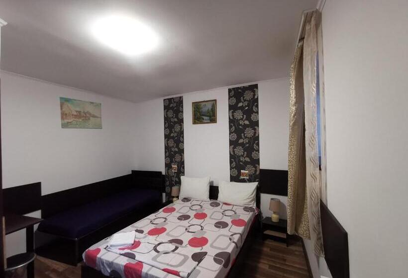 Joe Hostel