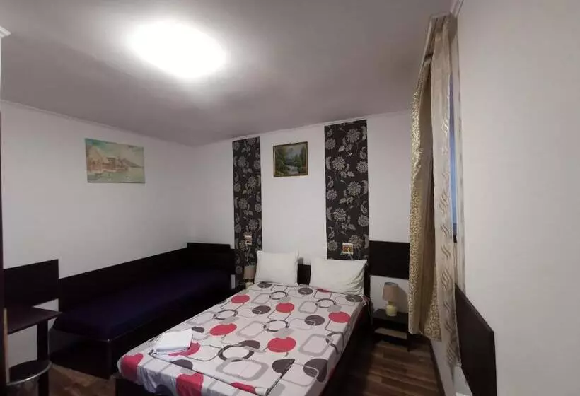 Joe Hostel