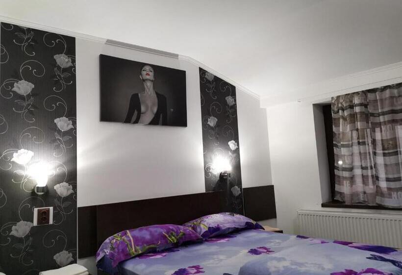 Joe Hostel