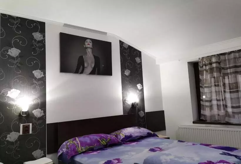 Joe Hostel