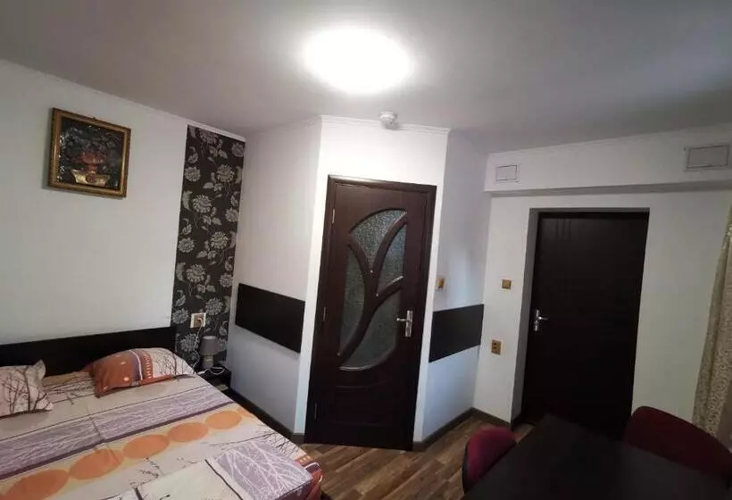 Joe Hostel